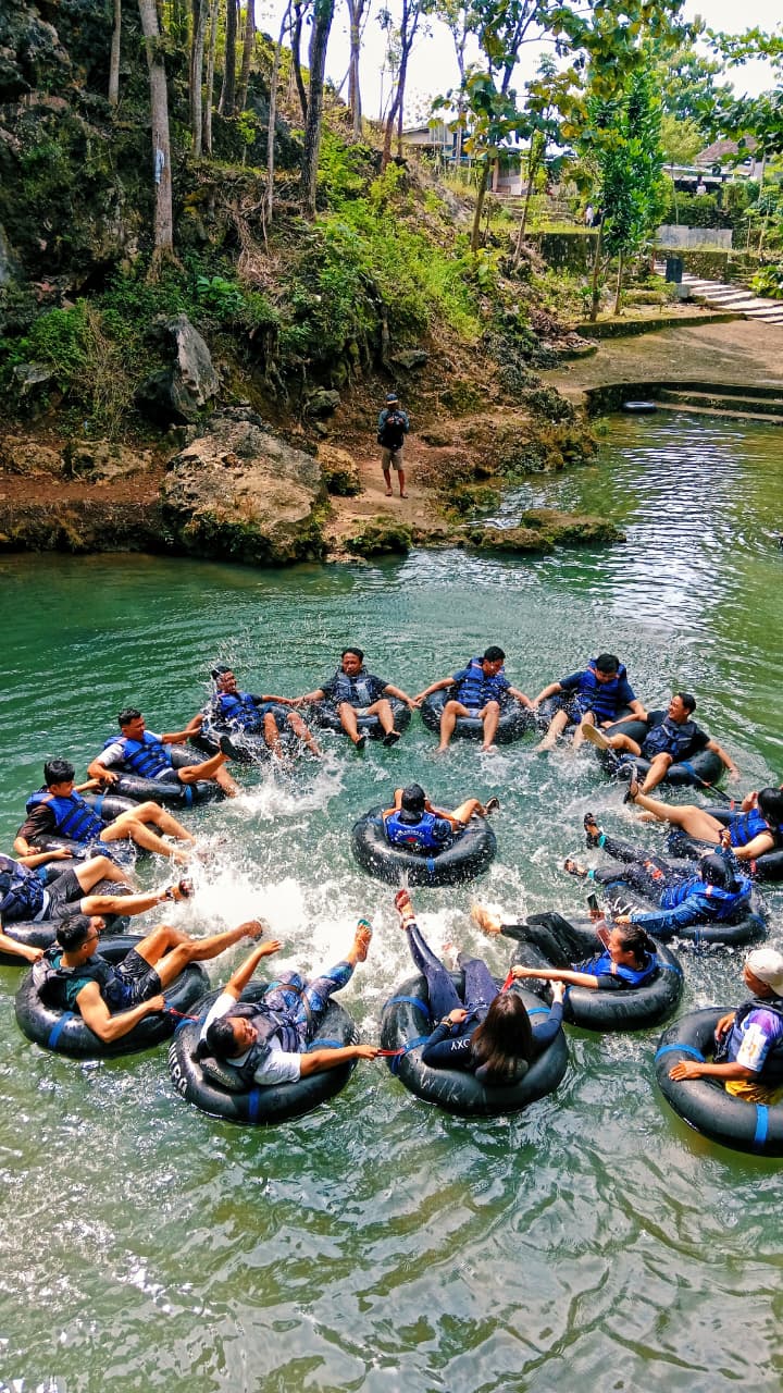 Tubing di Sungai yang Mengajarkan Arti Keberangkalan